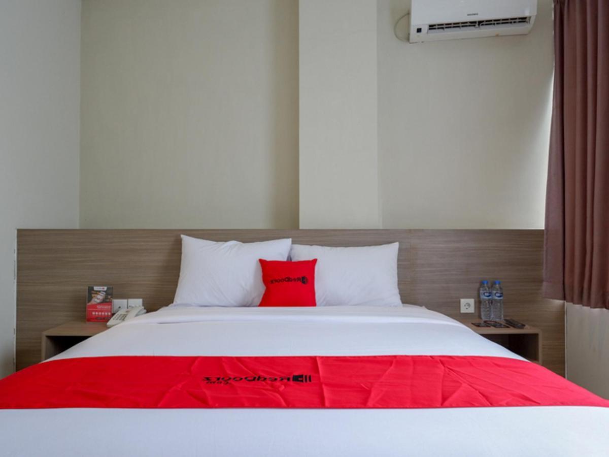 Hotel Reddoorz Near Exit Tol Banyumanik 2 Srondolwetan Esterno foto