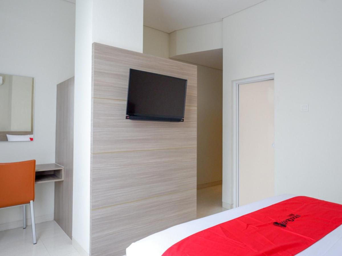 Hotel Reddoorz Near Exit Tol Banyumanik 2 Srondolwetan Esterno foto