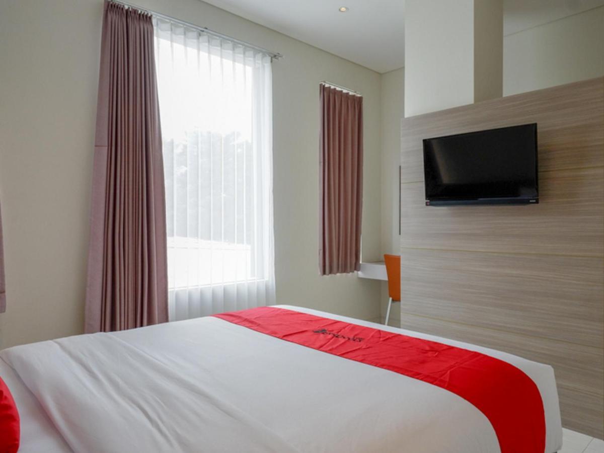 Hotel Reddoorz Near Exit Tol Banyumanik 2 Srondolwetan Esterno foto
