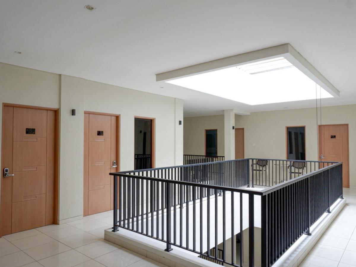 Hotel Reddoorz Near Exit Tol Banyumanik 2 Srondolwetan Esterno foto