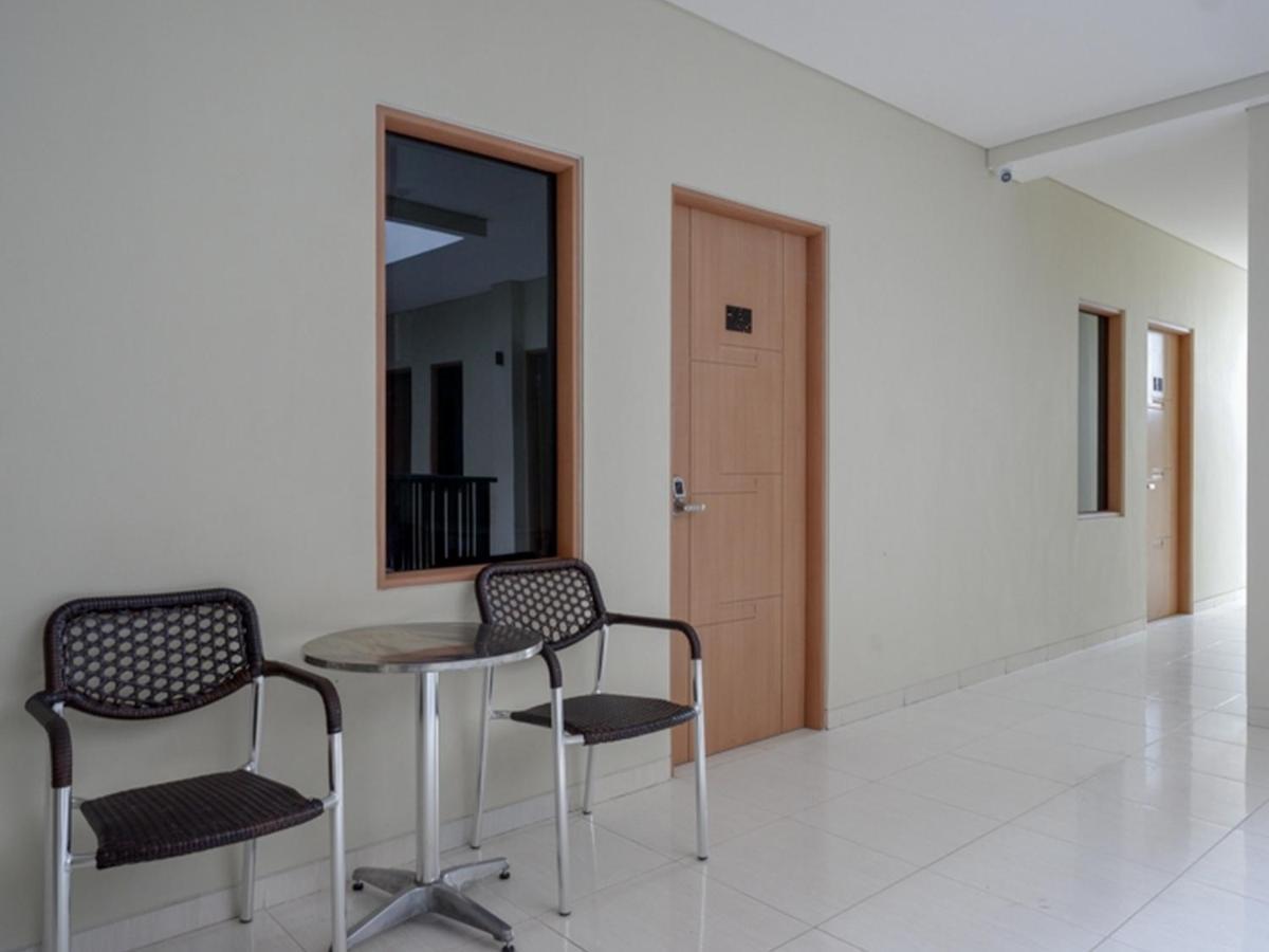 Hotel Reddoorz Near Exit Tol Banyumanik 2 Srondolwetan Esterno foto