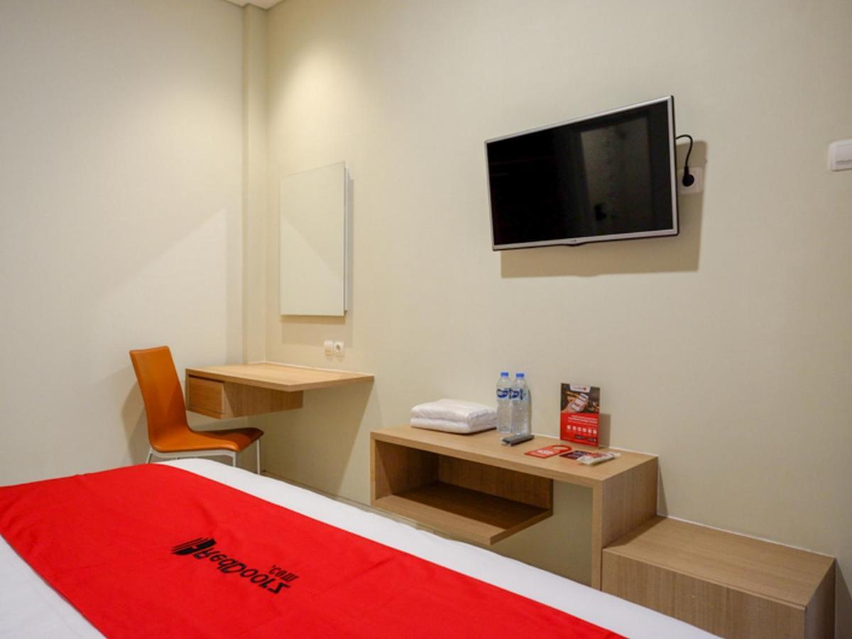 Hotel Reddoorz Near Exit Tol Banyumanik 2 Srondolwetan Esterno foto