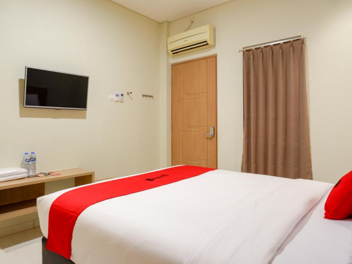 Hotel Reddoorz Near Exit Tol Banyumanik 2 Srondolwetan Esterno foto