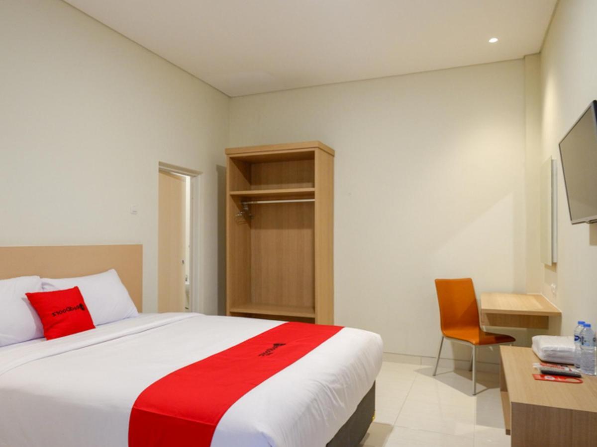 Hotel Reddoorz Near Exit Tol Banyumanik 2 Srondolwetan Esterno foto