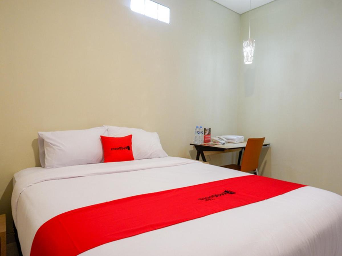 Hotel Reddoorz Near Exit Tol Banyumanik 2 Srondolwetan Esterno foto