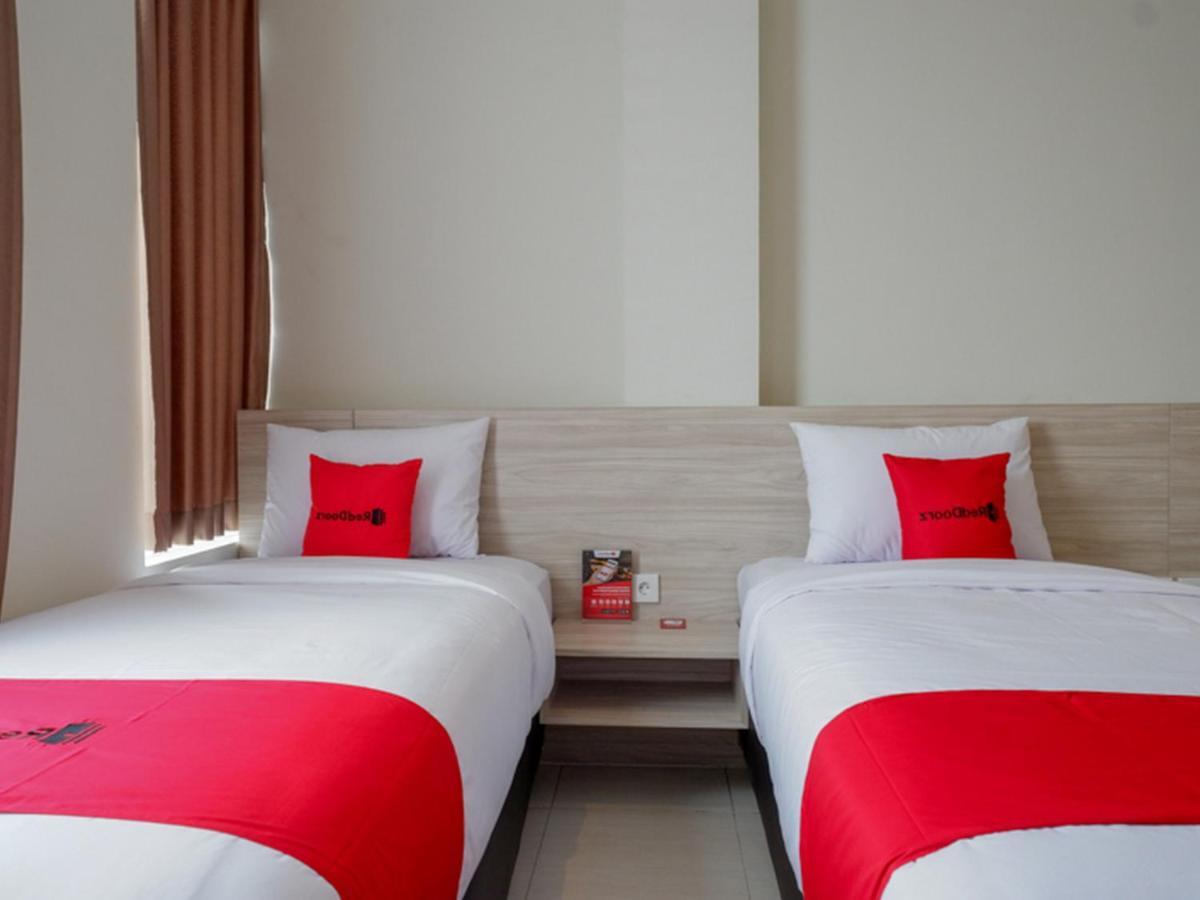 Hotel Reddoorz Near Exit Tol Banyumanik 2 Srondolwetan Esterno foto