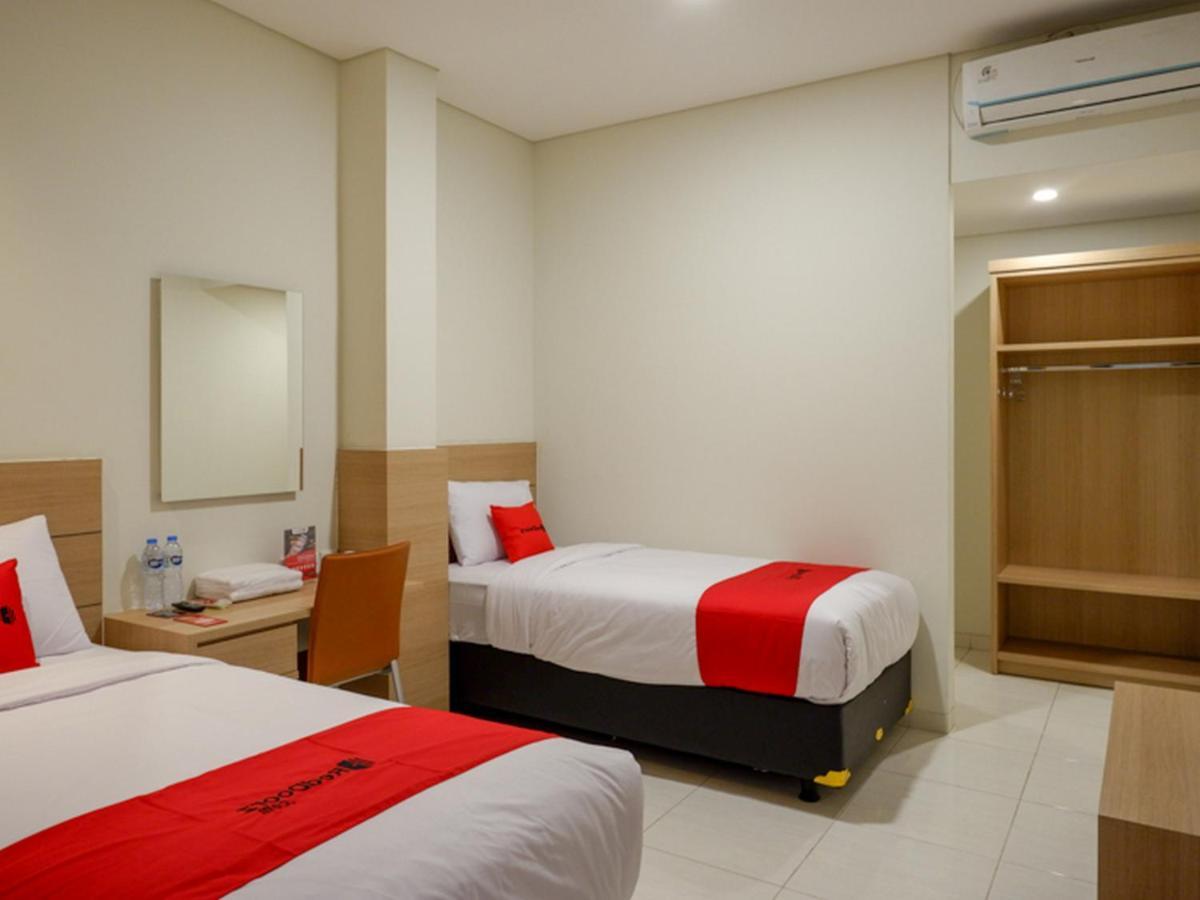 Hotel Reddoorz Near Exit Tol Banyumanik 2 Srondolwetan Esterno foto