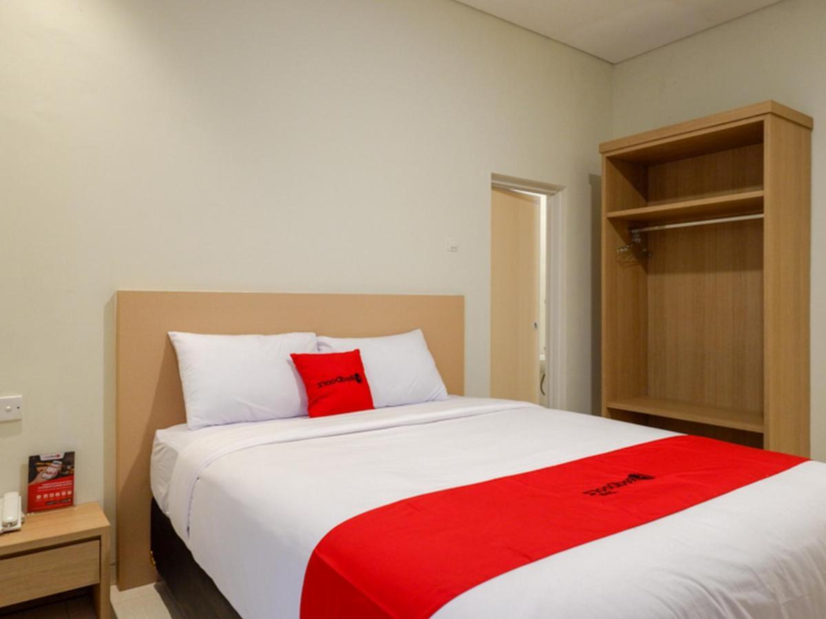 Hotel Reddoorz Near Exit Tol Banyumanik 2 Srondolwetan Esterno foto