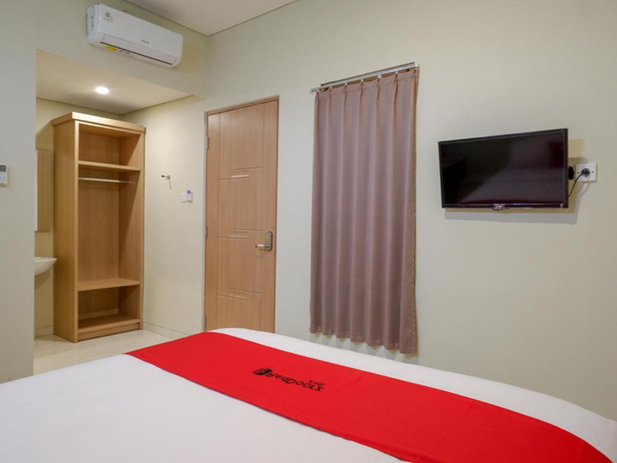 Hotel Reddoorz Near Exit Tol Banyumanik 2 Srondolwetan Esterno foto