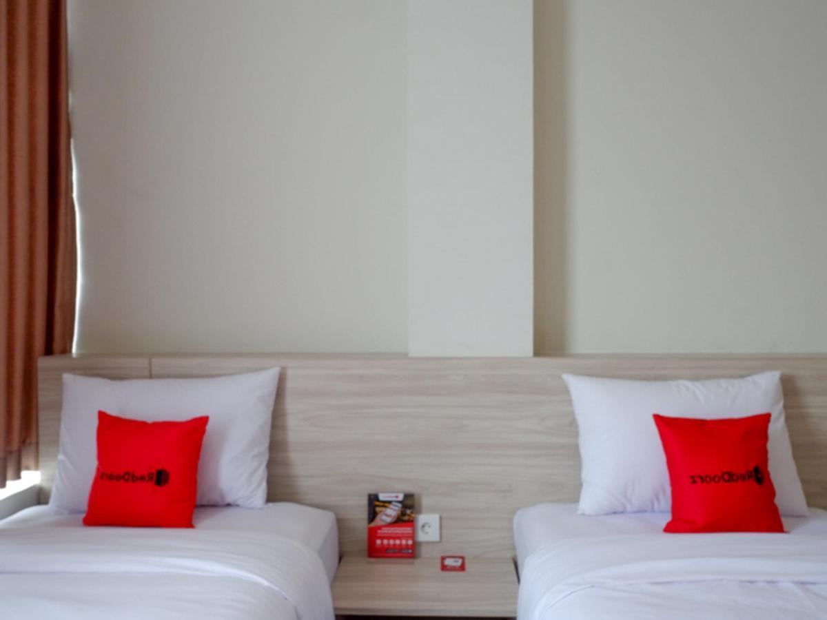 Hotel Reddoorz Near Exit Tol Banyumanik 2 Srondolwetan Esterno foto