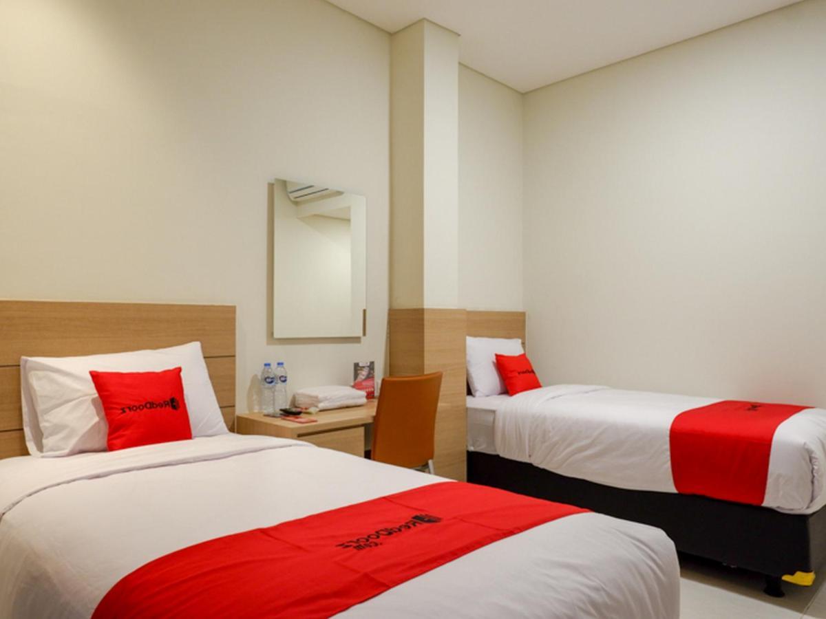 Hotel Reddoorz Near Exit Tol Banyumanik 2 Srondolwetan Esterno foto