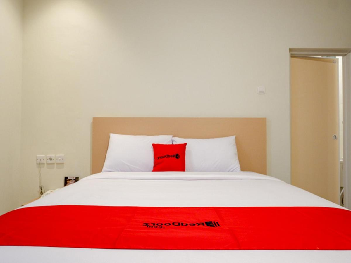 Hotel Reddoorz Near Exit Tol Banyumanik 2 Srondolwetan Esterno foto