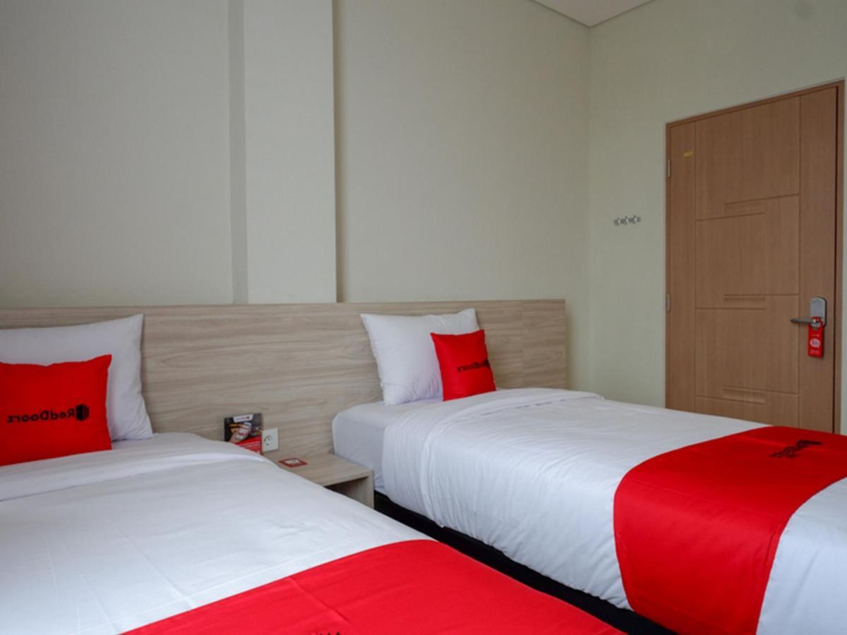 Hotel Reddoorz Near Exit Tol Banyumanik 2 Srondolwetan Esterno foto
