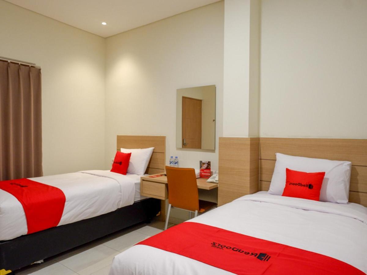 Hotel Reddoorz Near Exit Tol Banyumanik 2 Srondolwetan Esterno foto