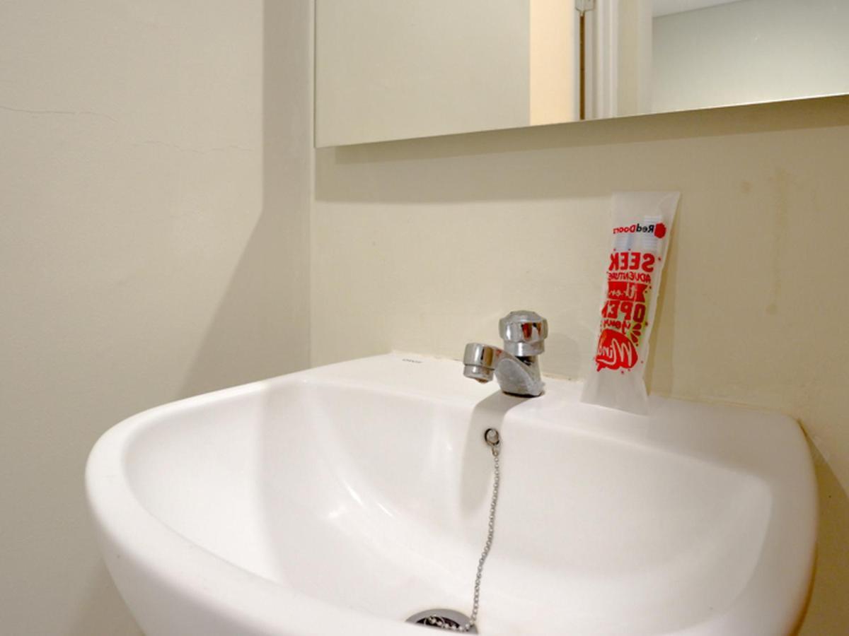 Hotel Reddoorz Near Exit Tol Banyumanik 2 Srondolwetan Esterno foto