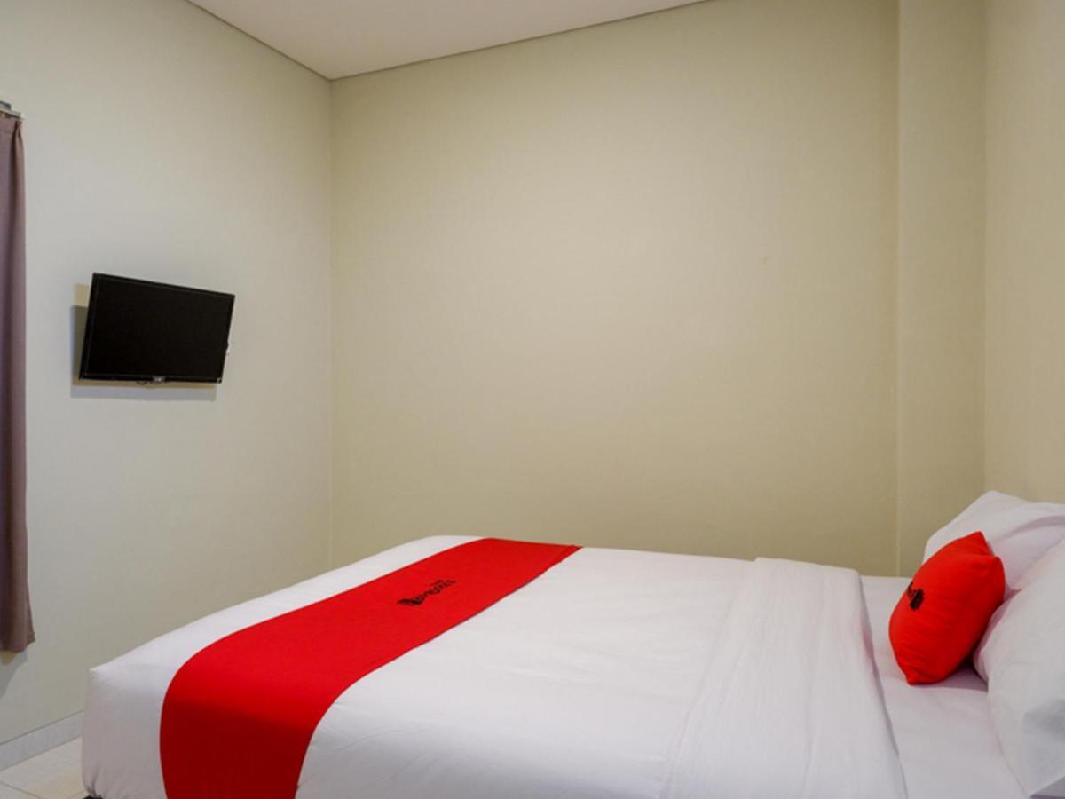 Hotel Reddoorz Near Exit Tol Banyumanik 2 Srondolwetan Esterno foto