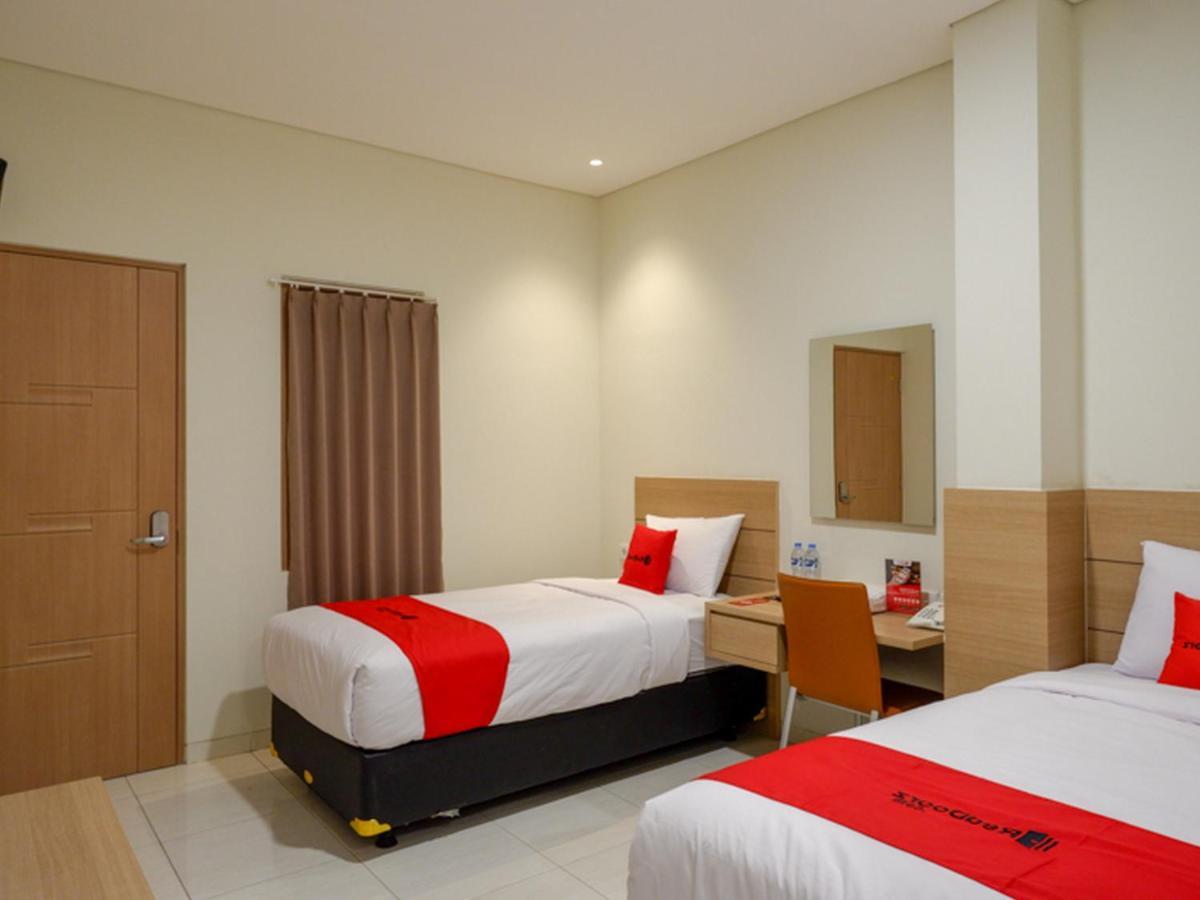 Hotel Reddoorz Near Exit Tol Banyumanik 2 Srondolwetan Esterno foto