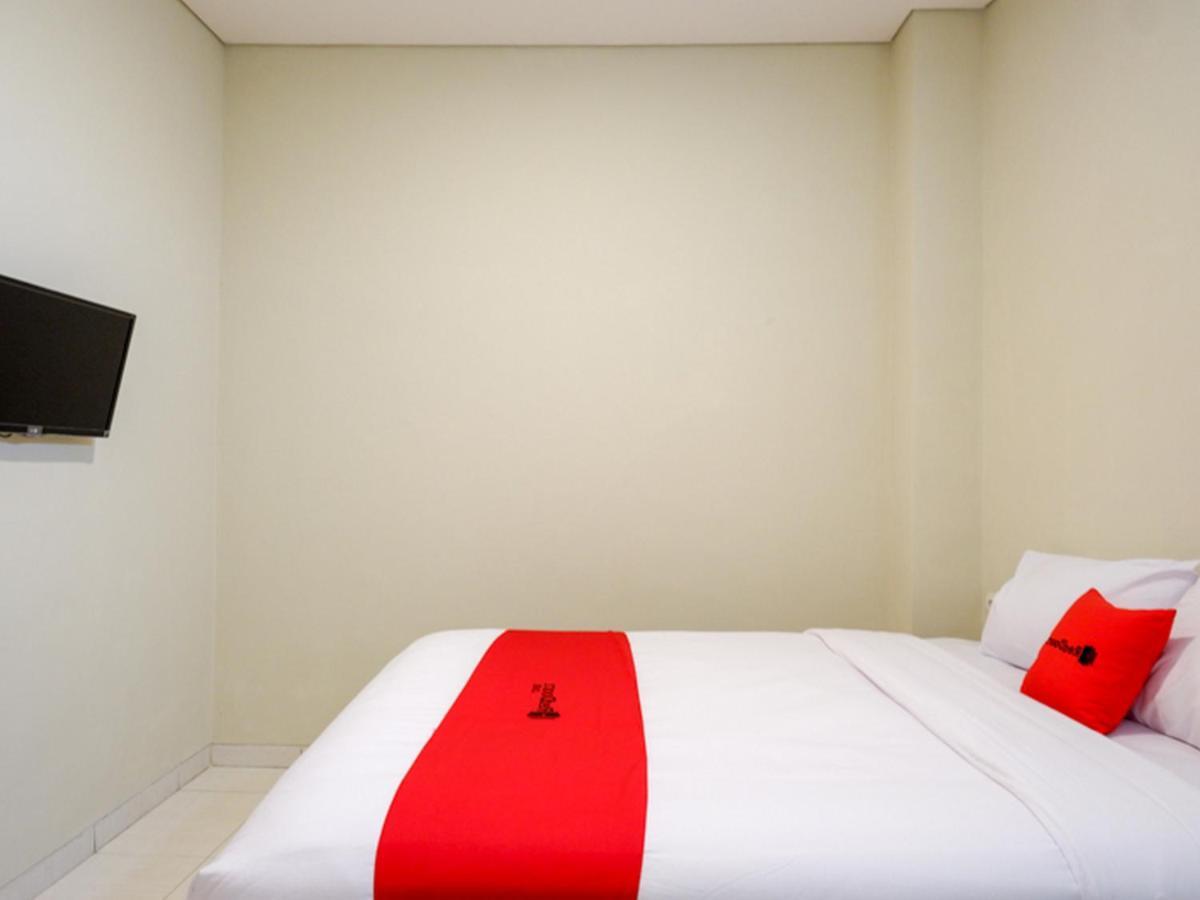 Hotel Reddoorz Near Exit Tol Banyumanik 2 Srondolwetan Esterno foto
